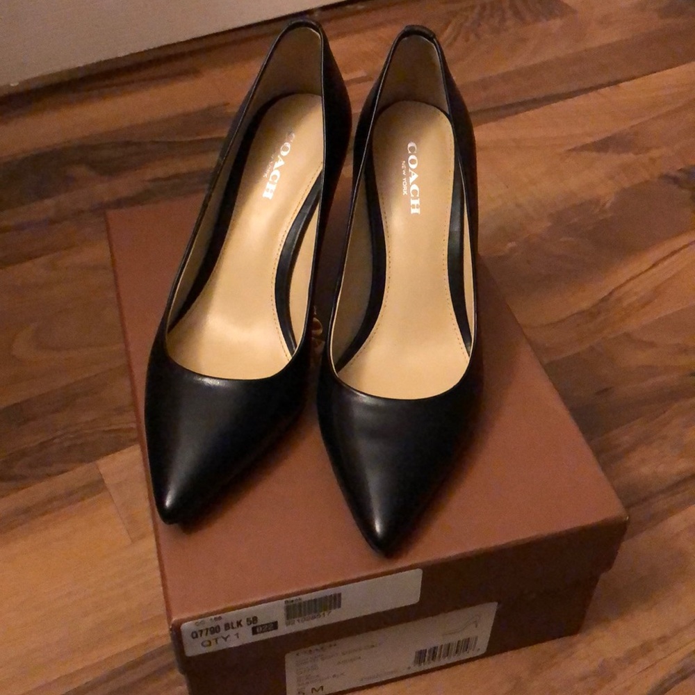 Black Pumps